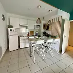Charming With 2 Balconies Appartement *