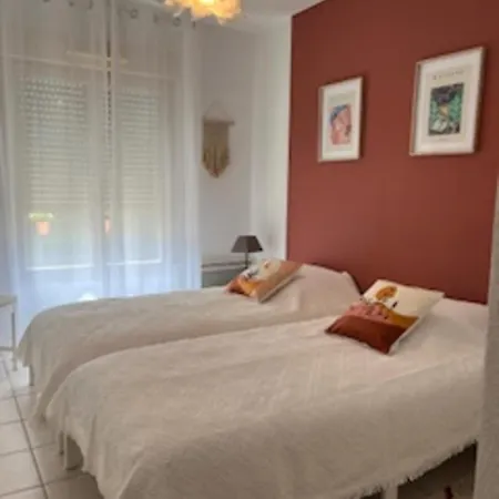 Апартаменти Charming With 2 Balconies