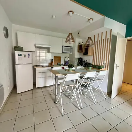 Charming With 2 Balconies Appartement *
