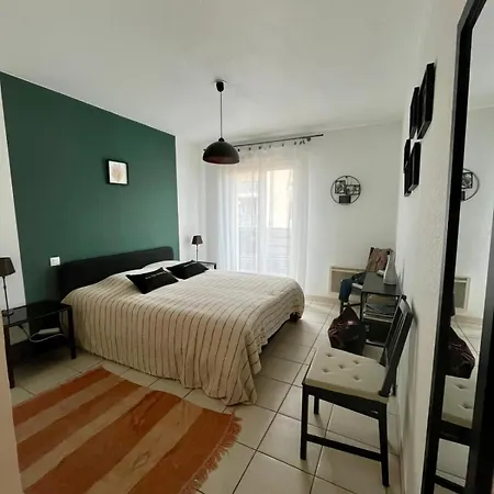 Charming With 2 Balconies Appartement