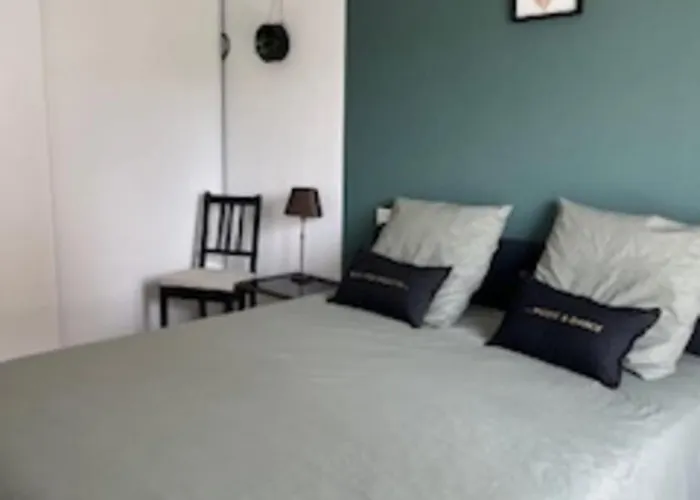 Charming With 2 Balconies Antibes