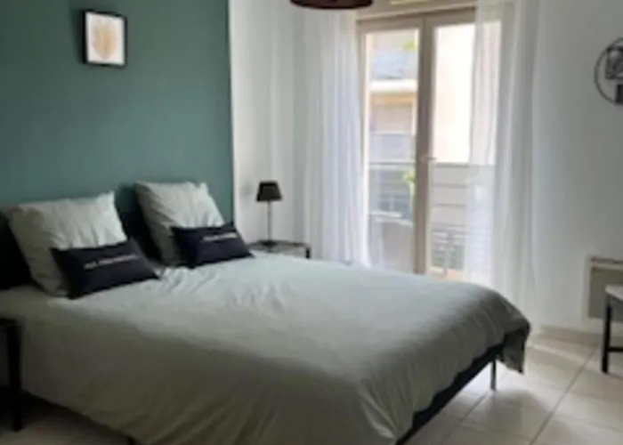 Appartement Charming With 2 Balconies Antibes