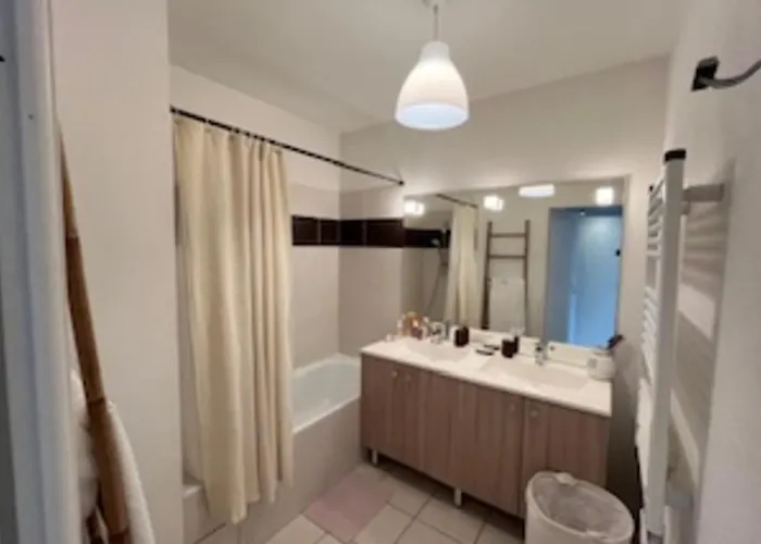 Charming With 2 Balconies Appartement *