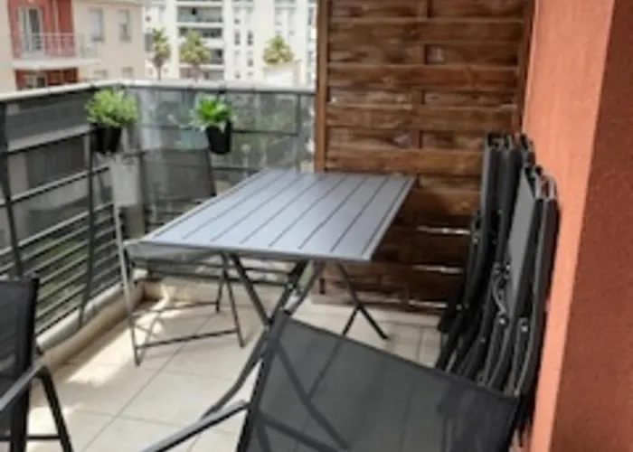 Charming With 2 Balconies Appartement